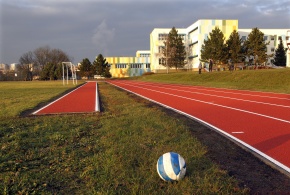 Rekonstrukce atletického areálu.